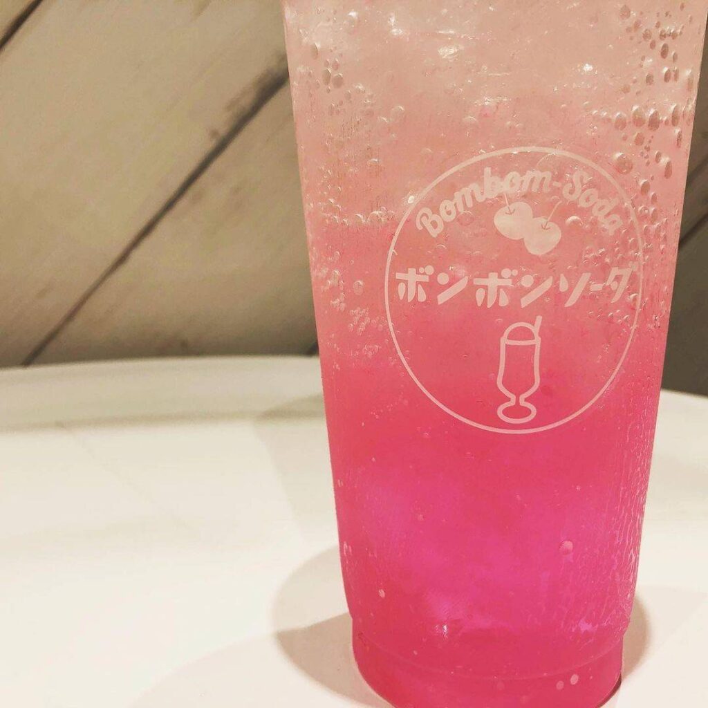 クリームソーダ専門店ボンボンソーダの恋するピンク