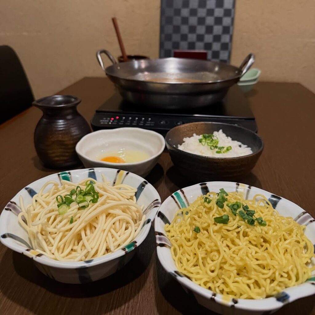 博多もつ鍋龍のもつ鍋のしめ　中華麺　雑炊　ちゃんぽん麺