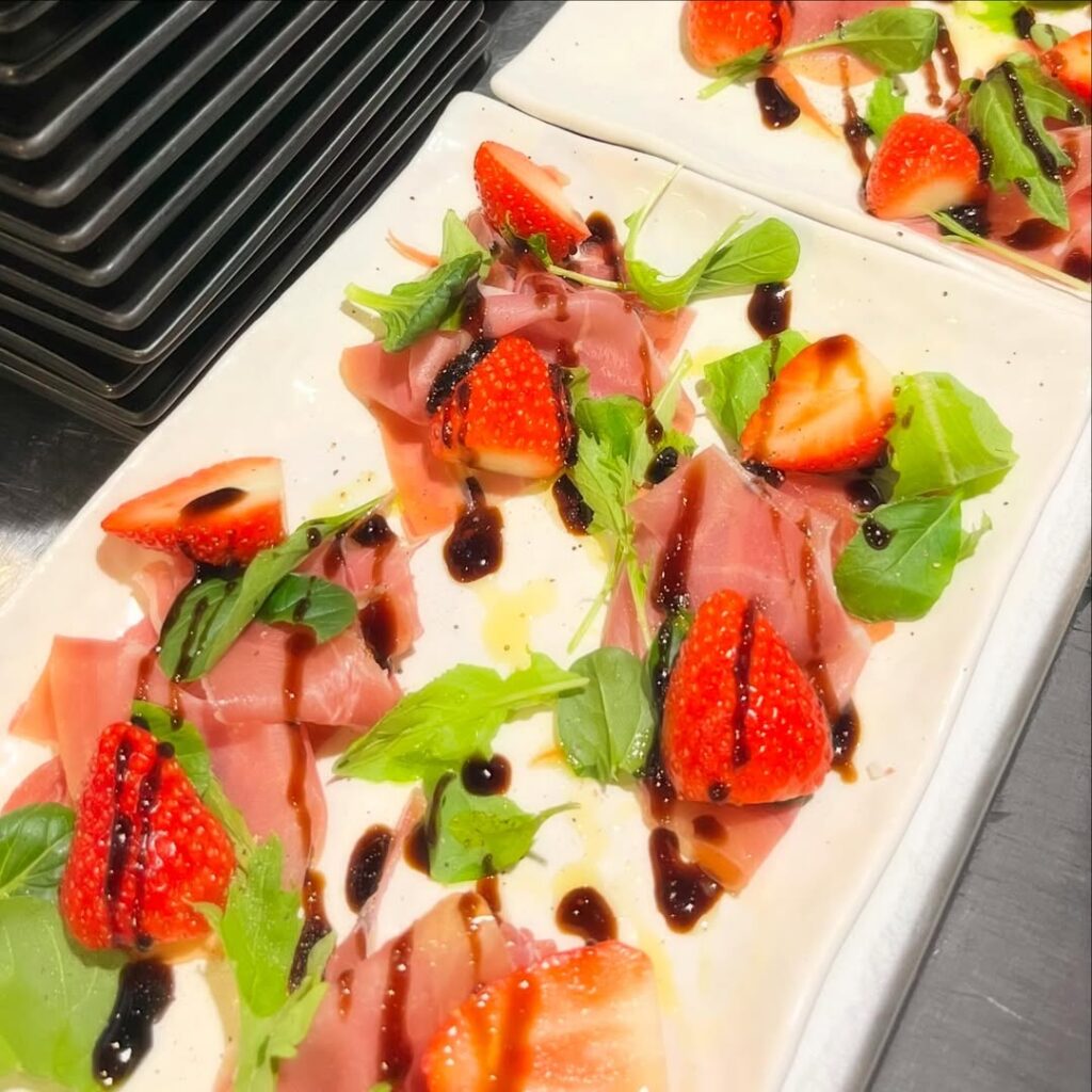 肉山富山　婦中町のイチゴよつぼし